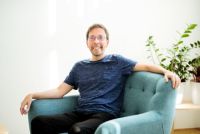 Mag. Peter Newald im Praxisraum