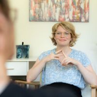Arbeit sitzend mit Klientin 