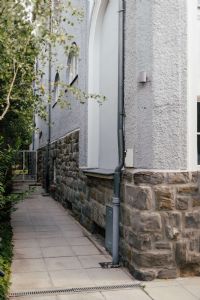 Praxiseingang - Isbarygasse 6/3a